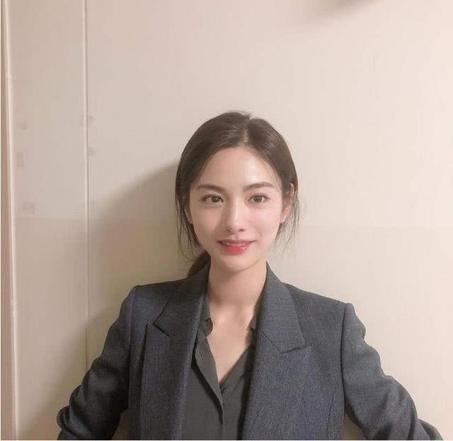 �������е�Ũ��ϵŮ�񣬱���Ϊ���޵�һ�����������ٴ����˹ھ���